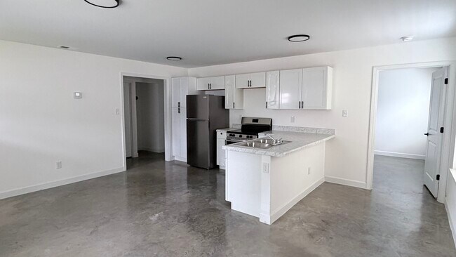 Photo - 851 Kippley St