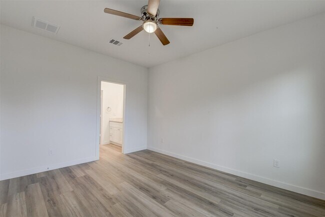 Photo - 8410 Sandra St