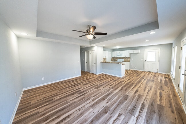 Photo - 1532B Katherine St NW