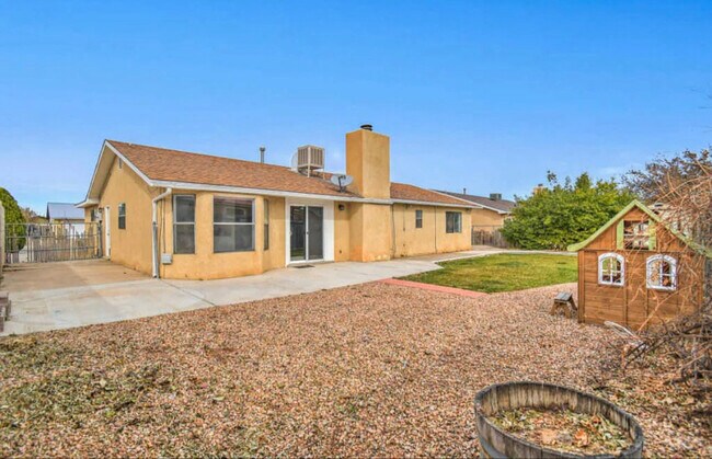 Photo - 856 Lancelot St