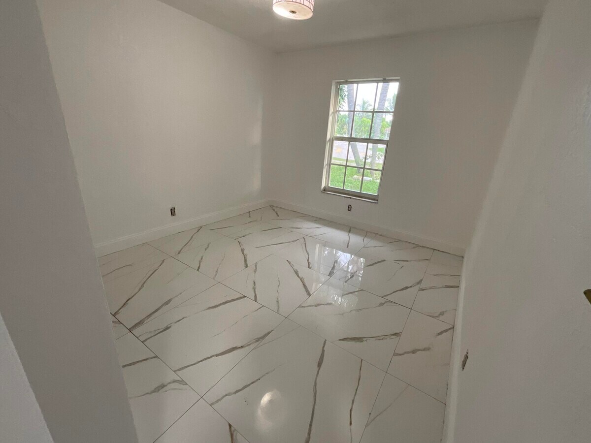 Photo - 609 W Ocean Ave