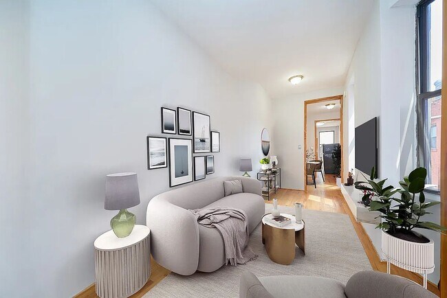 Photo - 501 1/2 W 43rd St