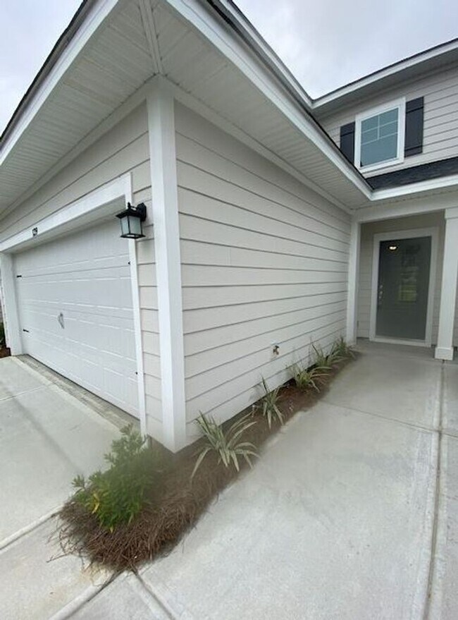 Photo - 139 Danbury Ct