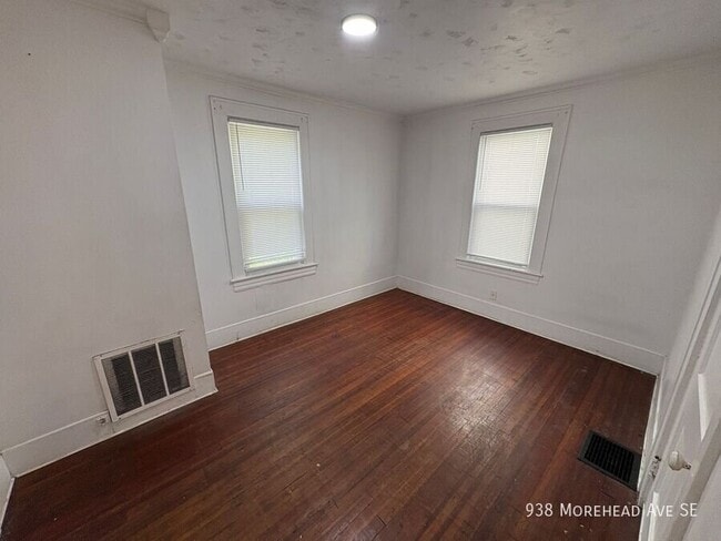 Photo - 938 Morehead Ave SE