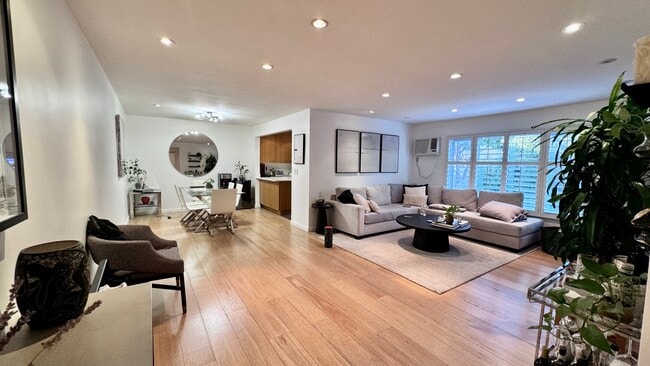 Building Photo - 645 Westmount Dr Unit 211 Rental