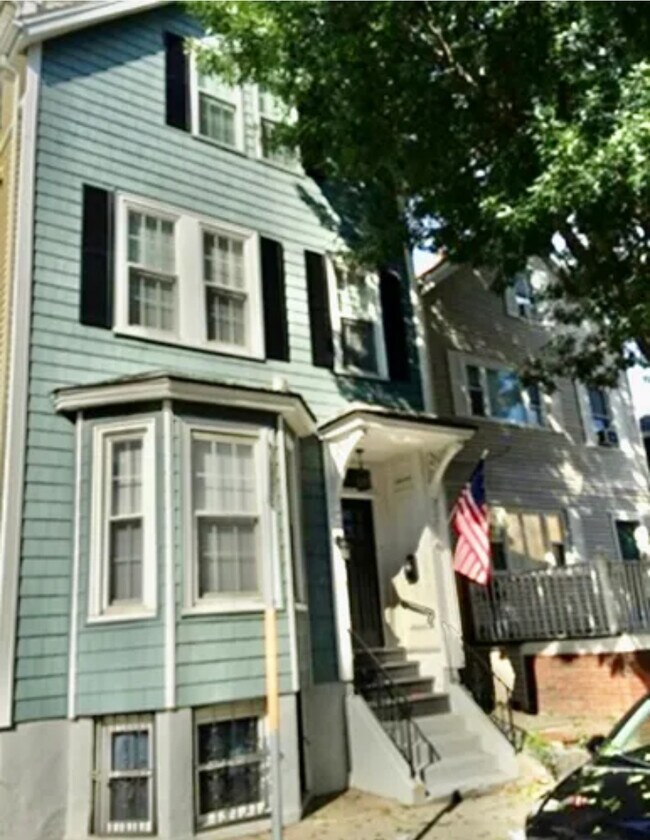 Photo - 337 W 3rd St House