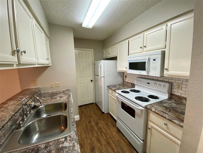 Photo - 1013 Hyridge St