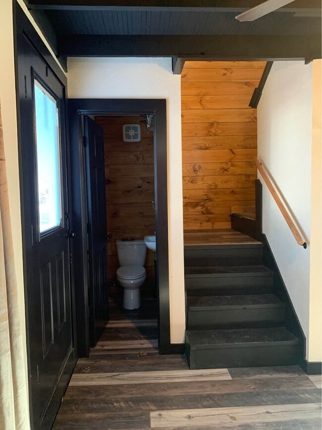 Photo - 702 Academy St