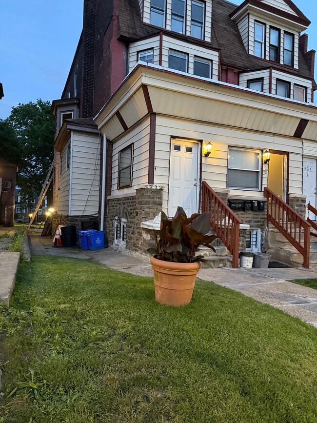 Photo - 5719 N Park Ave Unit 3rd fl apt