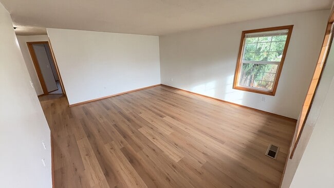 Photo - 3 Bedroom 1.5 Bath Home Fenced Yard, Shed & Garage