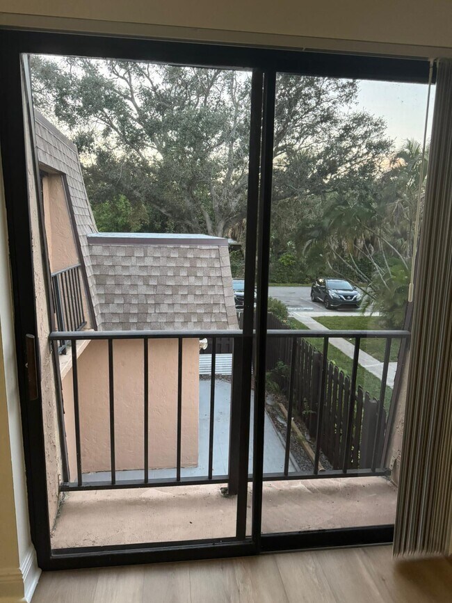 Photo - 4702 Waterview Cir