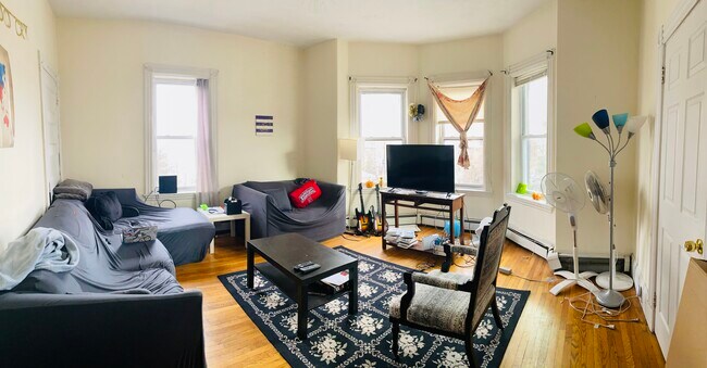Photo - 137 Saint Alphonsus St Unit 3