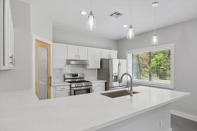 Photo - 1425 Oak Hollow Dr