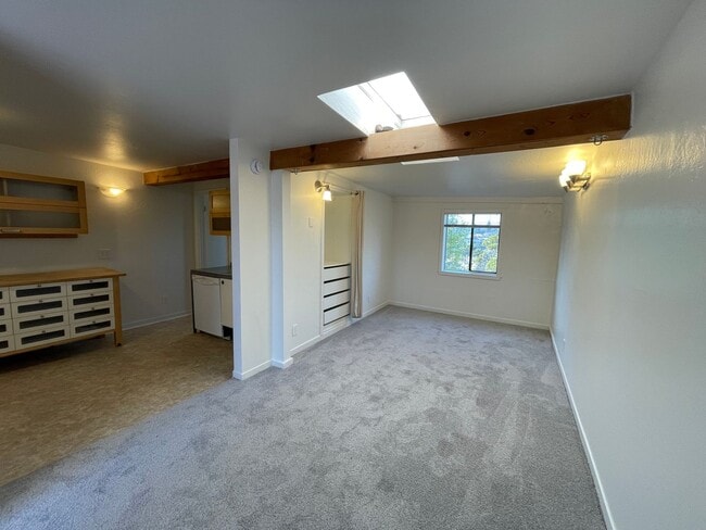 Photo - 1037-1037 Warfield Ave Unit 1037