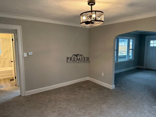 Photo - 1702 E 72nd St