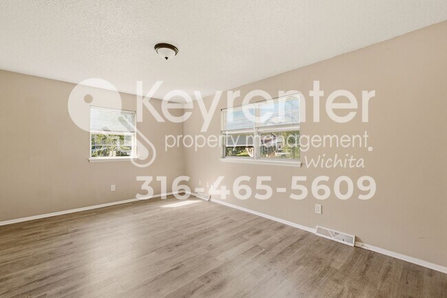 Photo - E Pine St Duplex Unit 4826