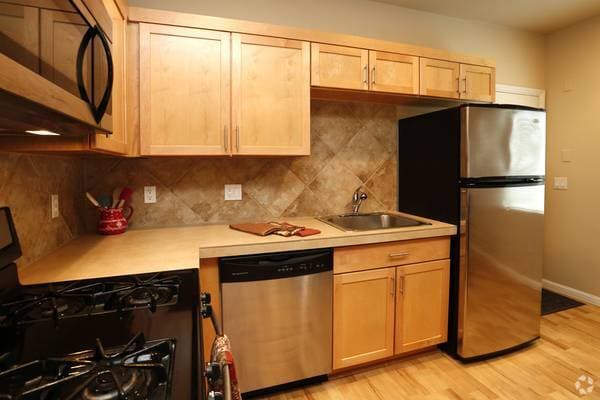 Photo - Tabor Pointe Apartments