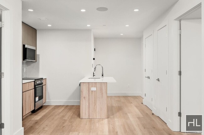 Photo - BRUCKNER BOULEVARD Unit 602