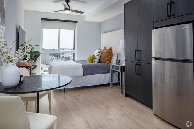Studio, 1BA - 355SF