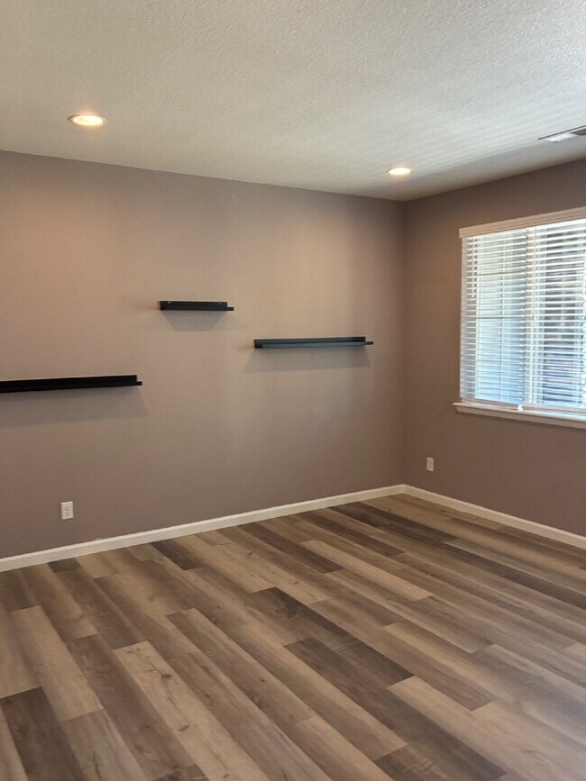 Photo - Beautiful Lake Oasis with 3 Bedrooms and 3 Bathrooms!
