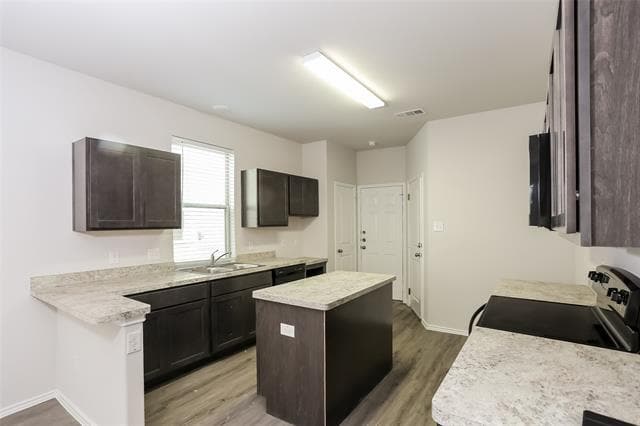 Building Photo - 5712 Willamette Dr Rental