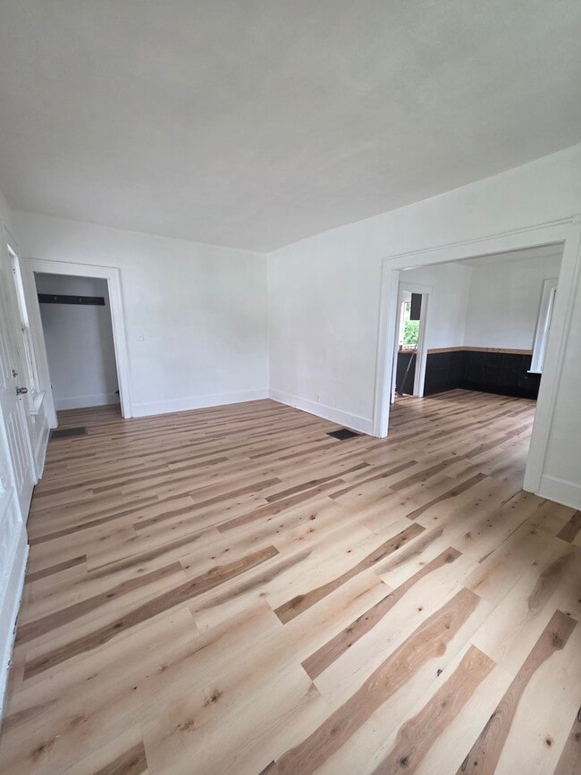 Photo - 1063 W 12th St