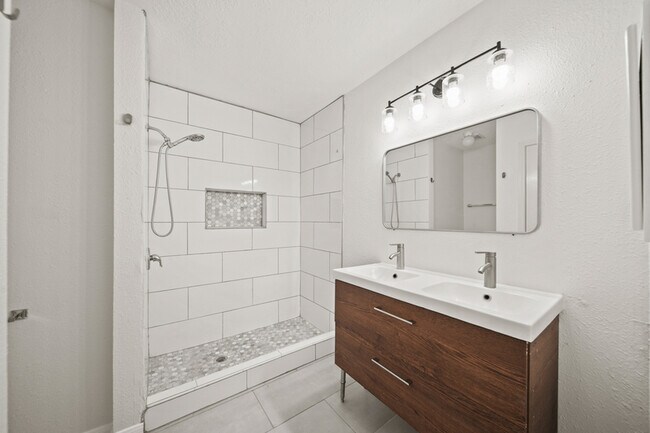 Photo - 230 Cool Cove