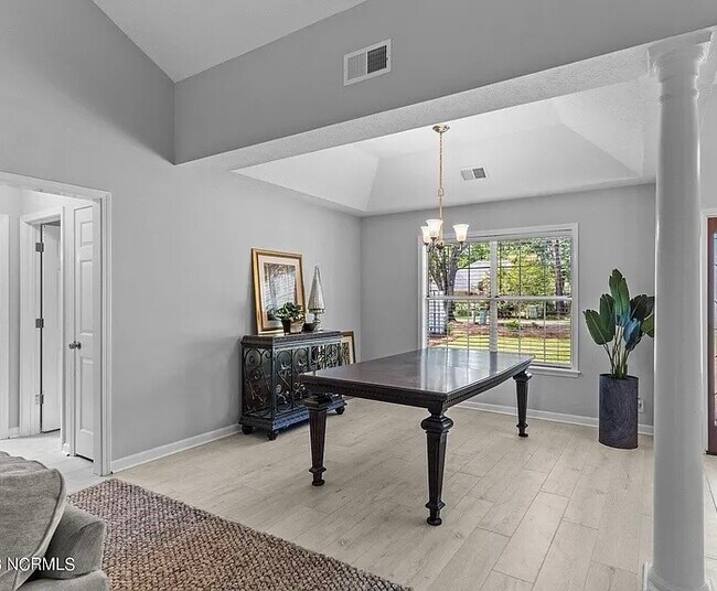 Photo - 11 Court 8 NW Dr