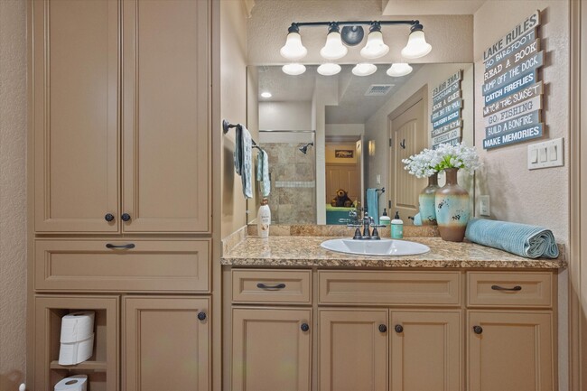 Photo - 785 Lake Forest