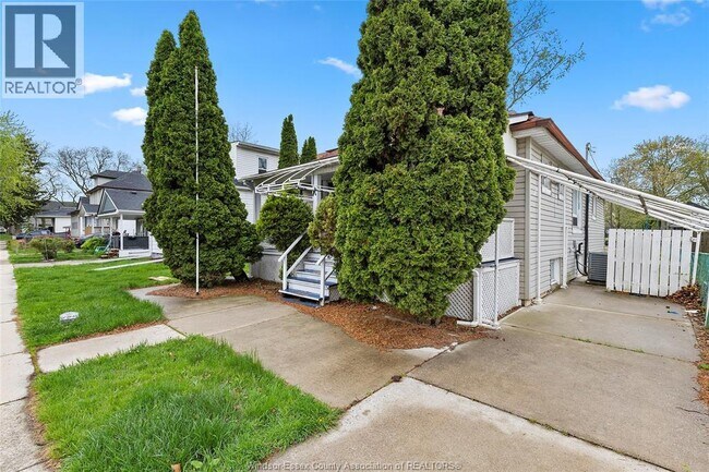 Photo - 609 St Joseph St