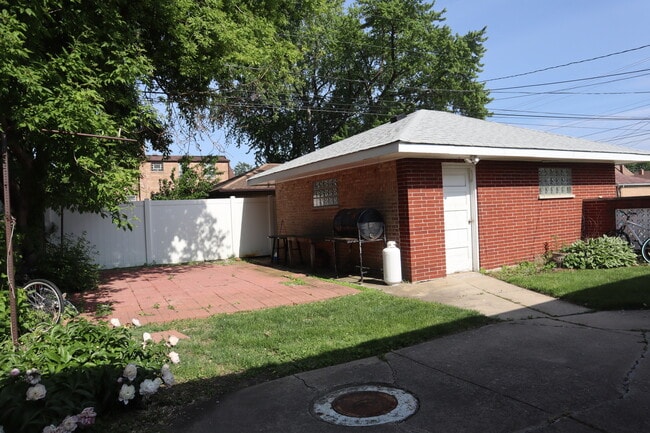 Photo - 8755 S Fairfield Ave