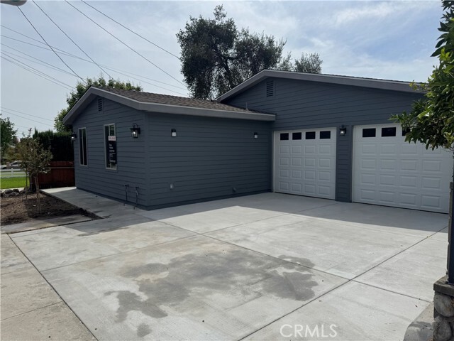 Building Photo - 317 N Shamrock Ave
