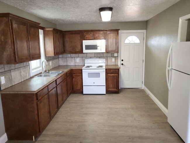Photo - 719 W 16th St