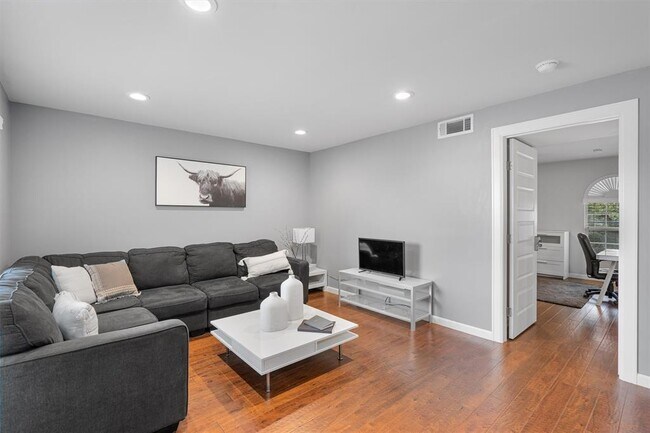 Photo - 3110 Red River St Unit C-304