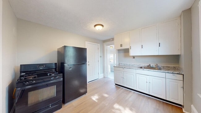 Building Photo - 1371 W 85th St Unit 1371 W 85TH - Up