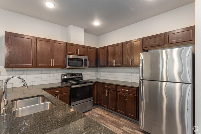 1BR, 1BA - 782SF