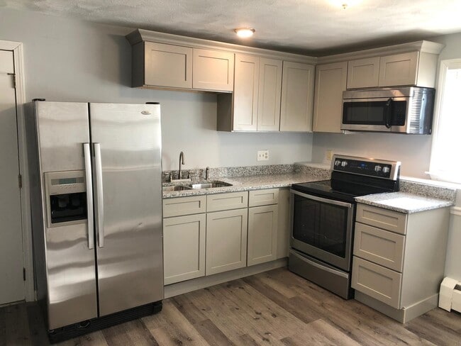 Building Photo - 422 Smithfield Ave