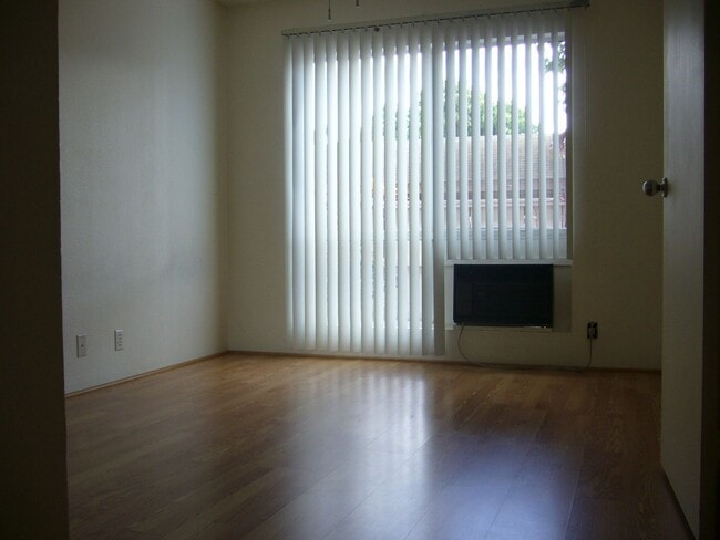 Photo - Palm Villas Townhouse (Ewa) Ground floor unit 1, bedroom, 1 bath with 1 parking Avail 11/24