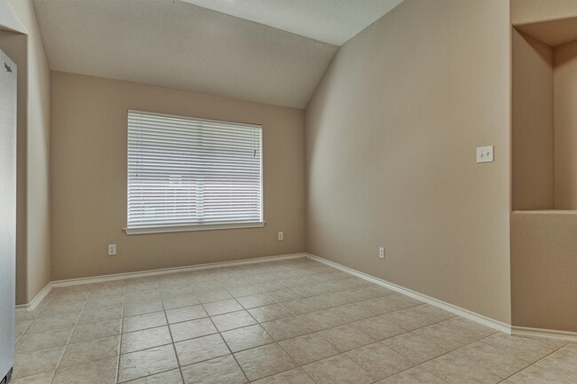 Building Photo - 27 E Russet Grove Cir