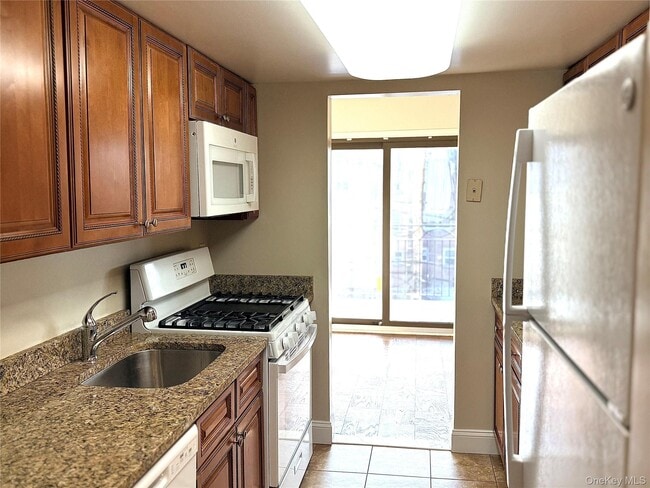 Photo - 505 White Plains Rd Unit 2G