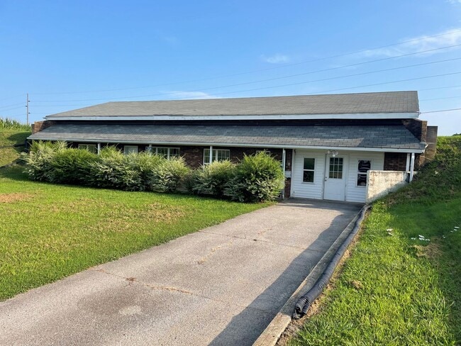 Building Photo - 3 BD 2 BA BRICK HOUSE!