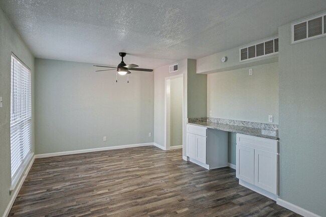 10-web-or-mls-Live Oak St-S2802-010 - Links on Gaston