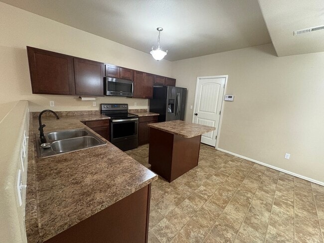 Photo - 3 Bed 3 Bath Townhome Minutes From Fort Carson, Peterson, and Schriever SFB!!!
