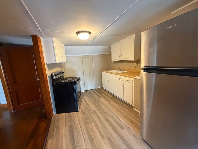 Building Photo - Downtown Cozy Apartment! Unit 4