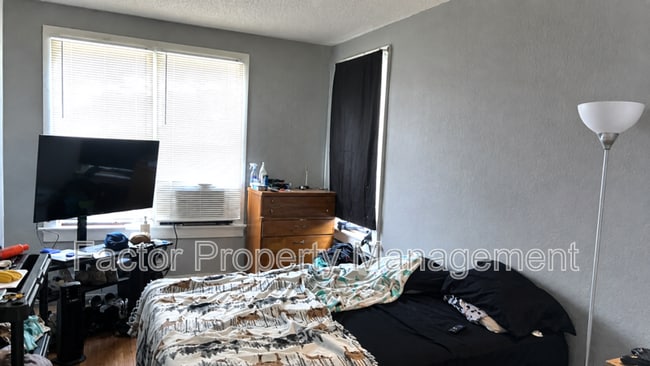 Photo - 815 N 4th St