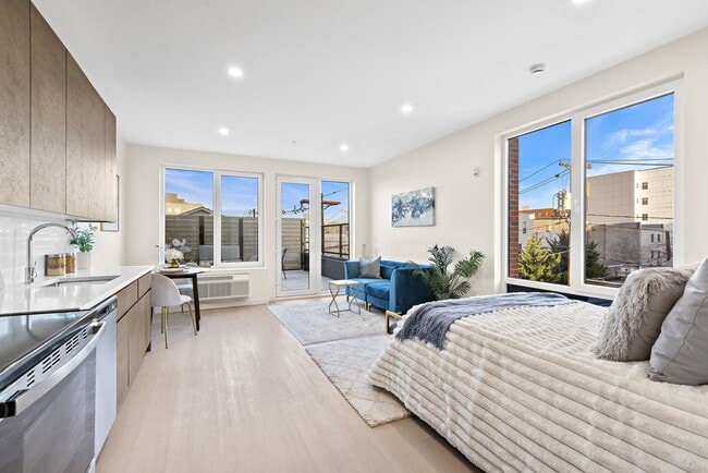 Building Photo - 1 Mallory Ave Unit 202