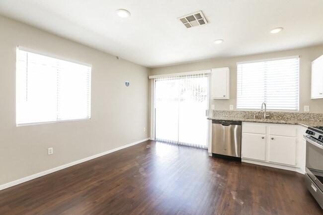 Photo - 832 Tollbrook Way