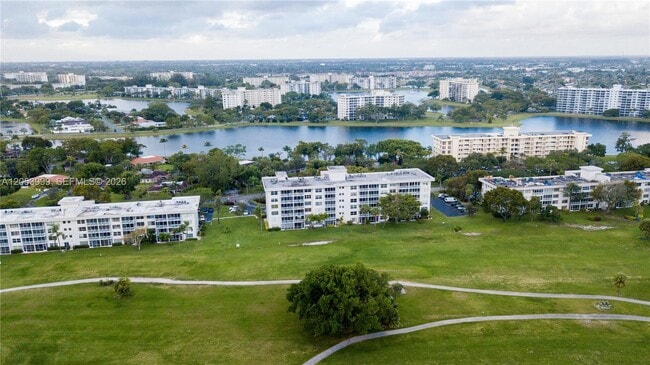 Building Photo - 2850 N Palm Aire Dr Unit 404