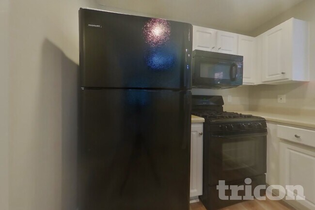 Photo - 102 W Oaks Pl