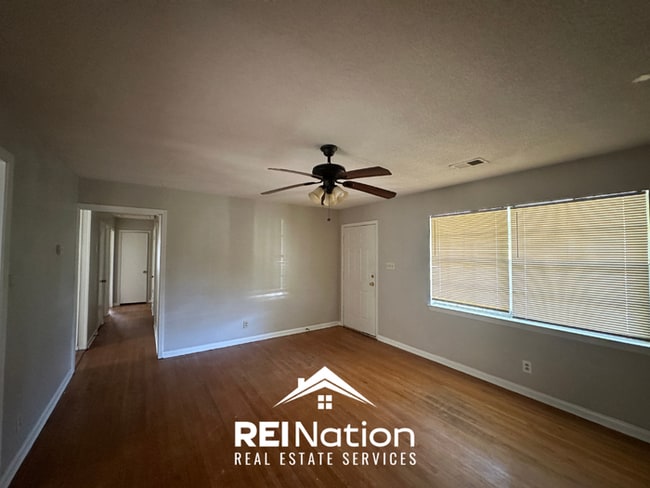 Move-In Ready 4 Bedroom Rental in 38134 - Hardwood Floors & Open Kitchen